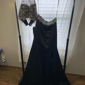 Elegant Black Evening Gown